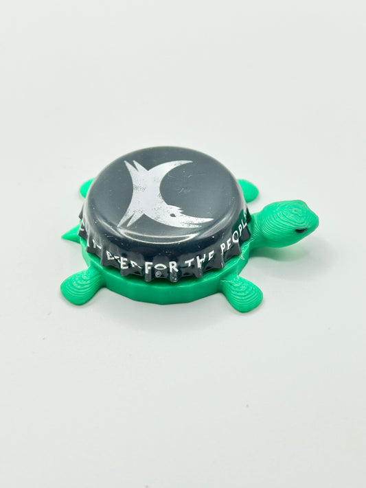 Brew Dog (Gray) - Bottle Cap Magnet Turtle