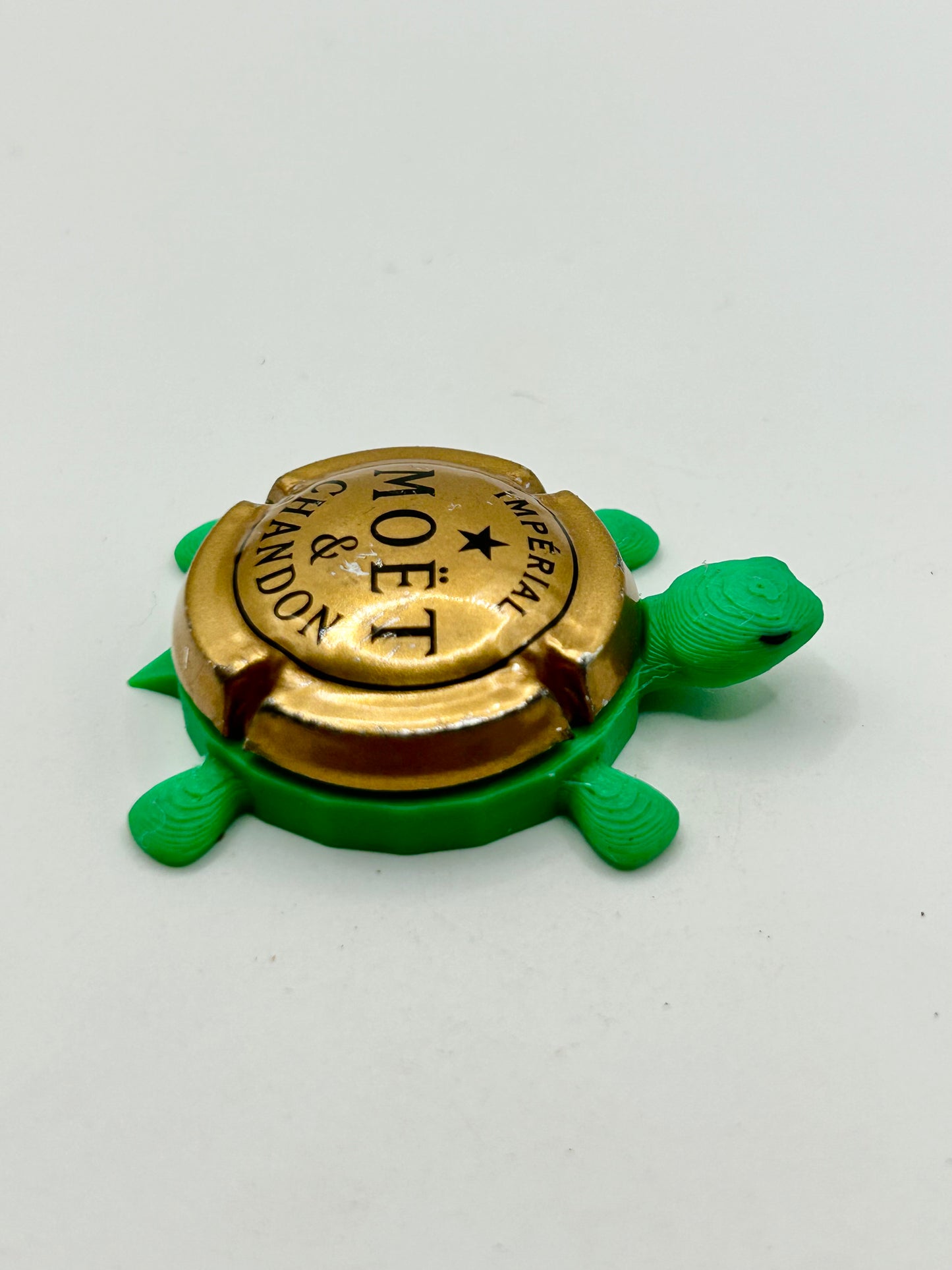 Moet & Chandon - Bottle Cap Magnet Turtle