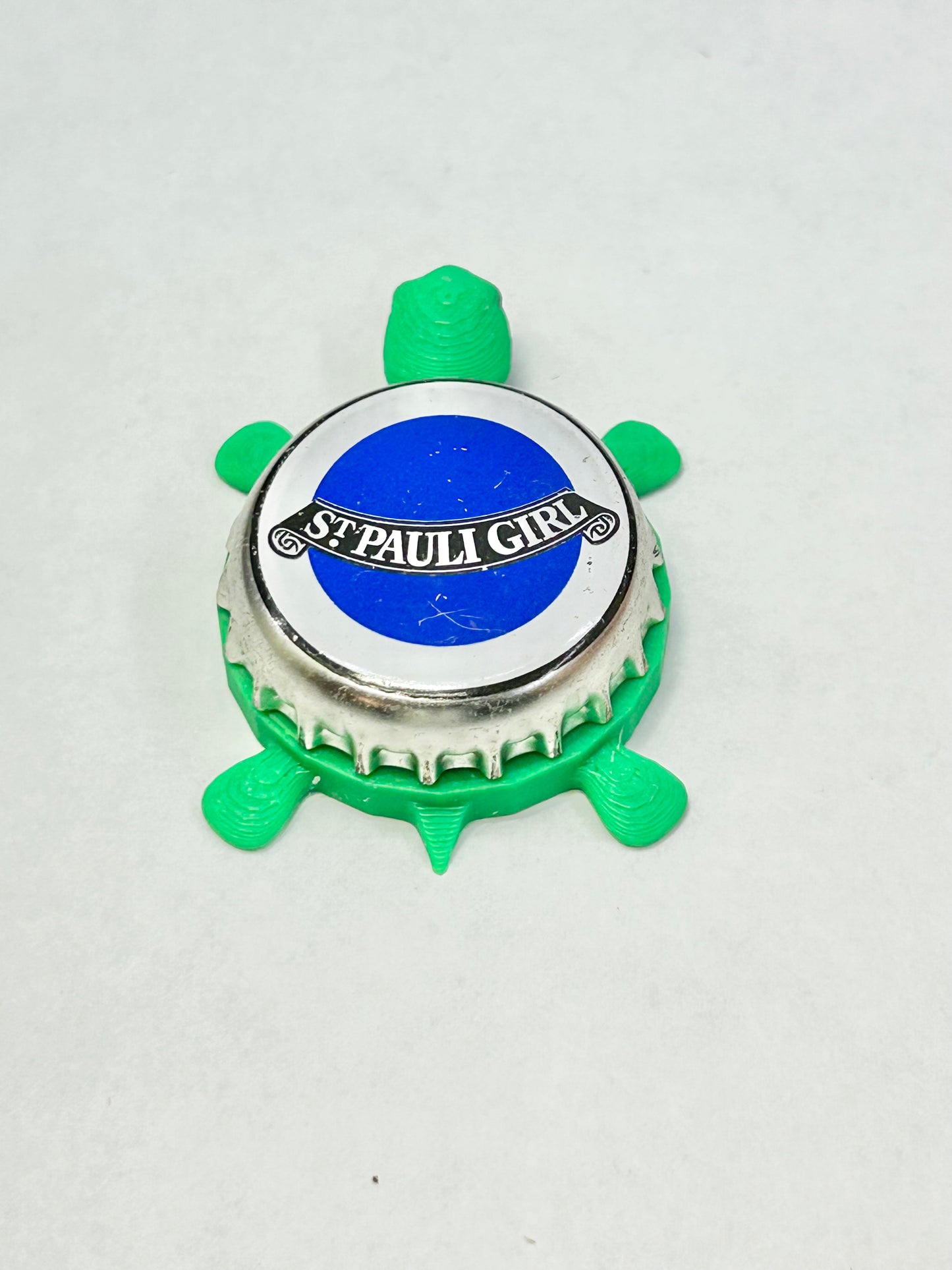 St Pauli Girl Lager (Blue Circle) - Bottle Cap Magnet Turtle