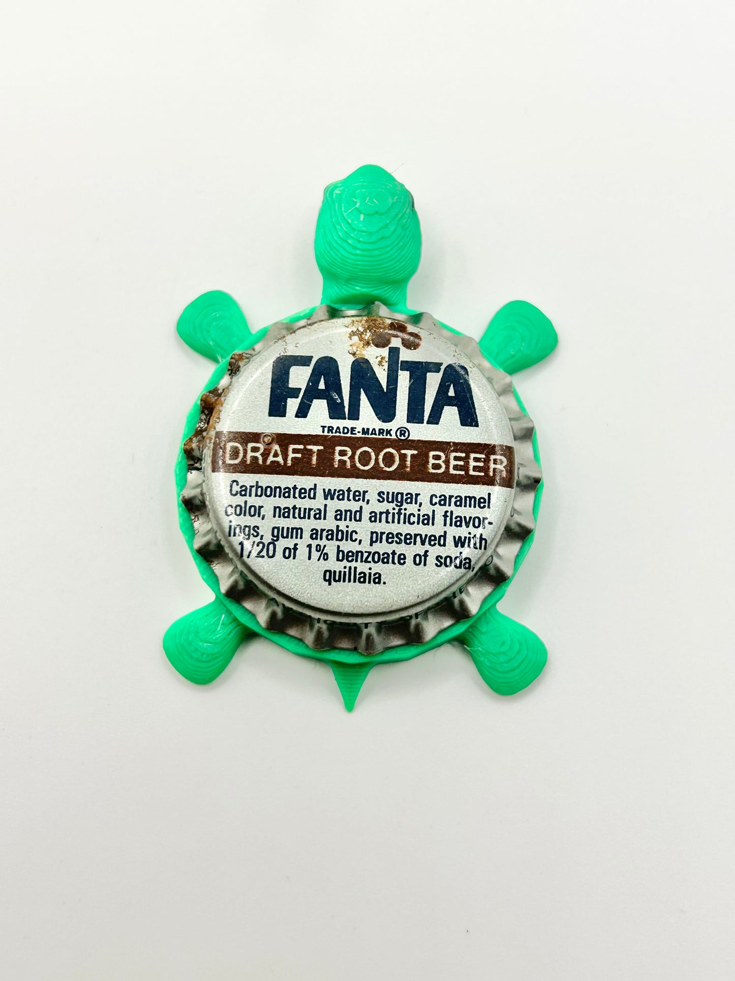 Fanta Root Beer (Vintage 1) - Bottle Cap Magnet Turtle