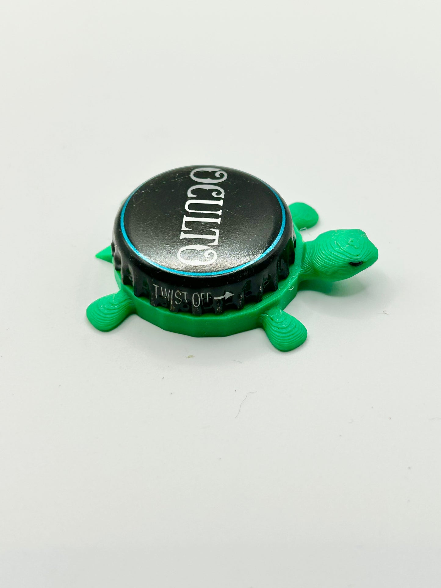 Broken Barrel Brewing (Oculto Text) - Bottle Cap Magnet Turtle