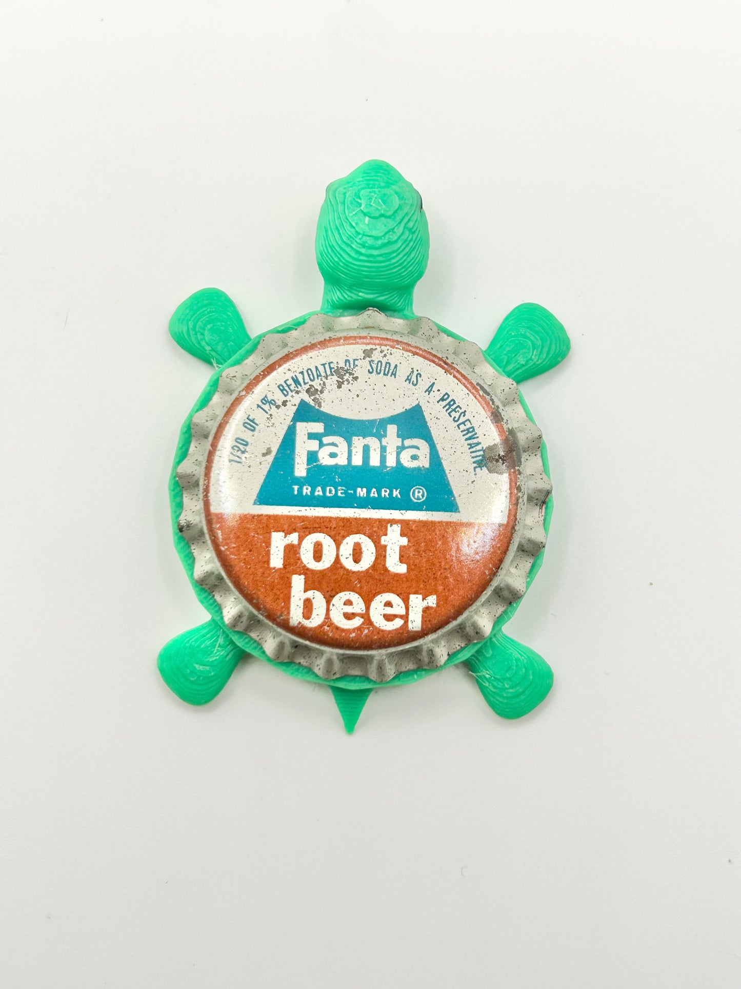 Fanta Root Beer (Vintage 3) - Bottle Cap Magnet Turtle