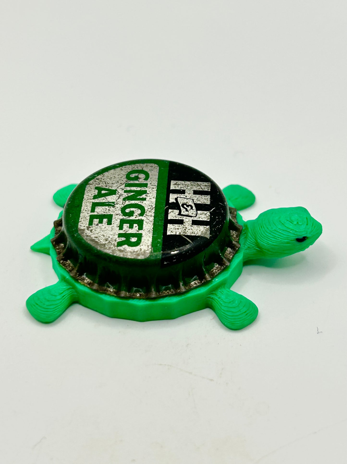 H&H Ginger Ale Soda (Vintage) - Bottle Cap Magnet Turtle