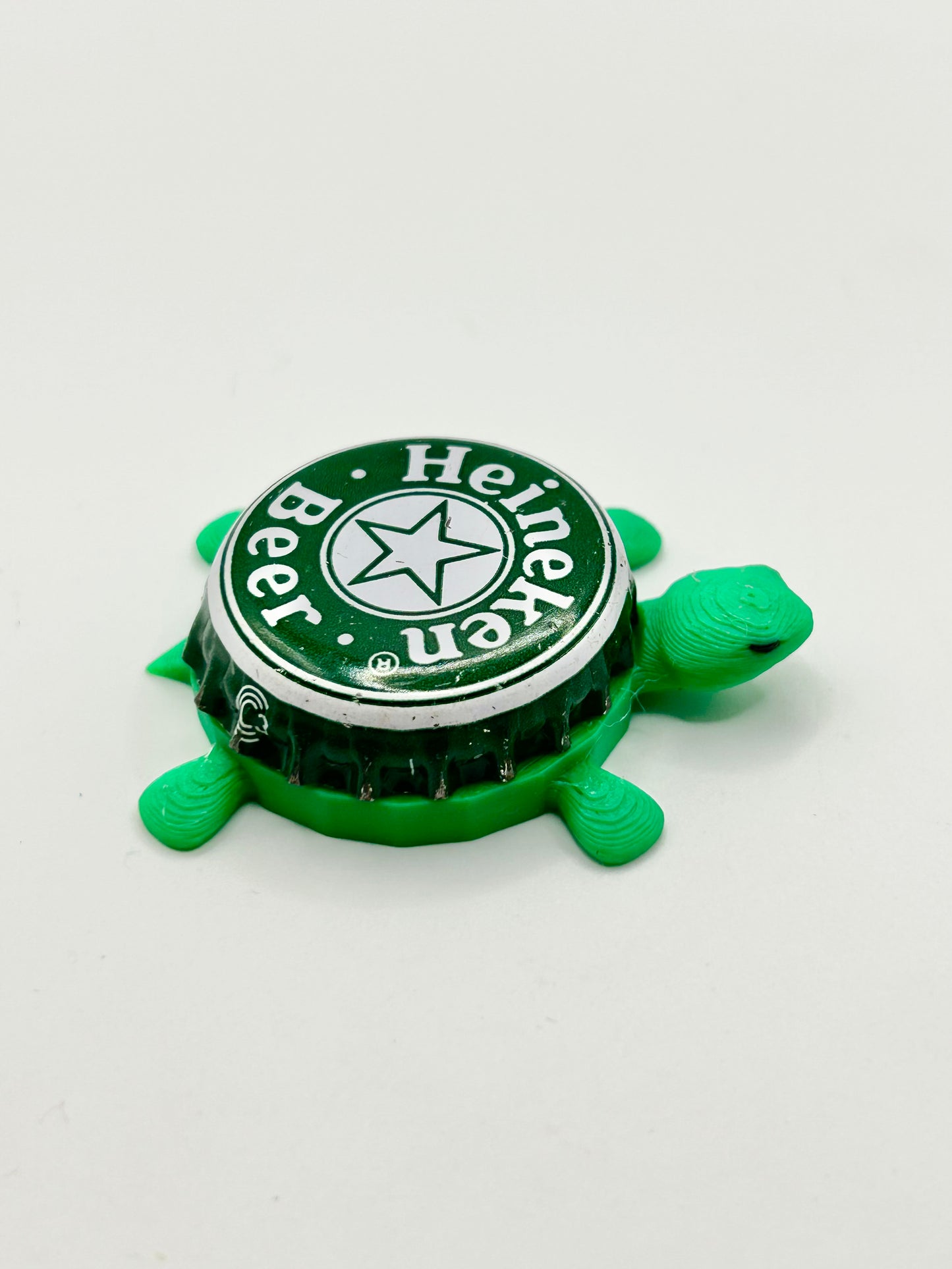 Heineken (All White) - Bottle Cap Magnet Turtle