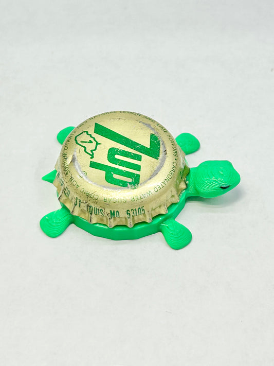 7UP (Vintage - Green Text) - Bottle Cap Magnet Turtle