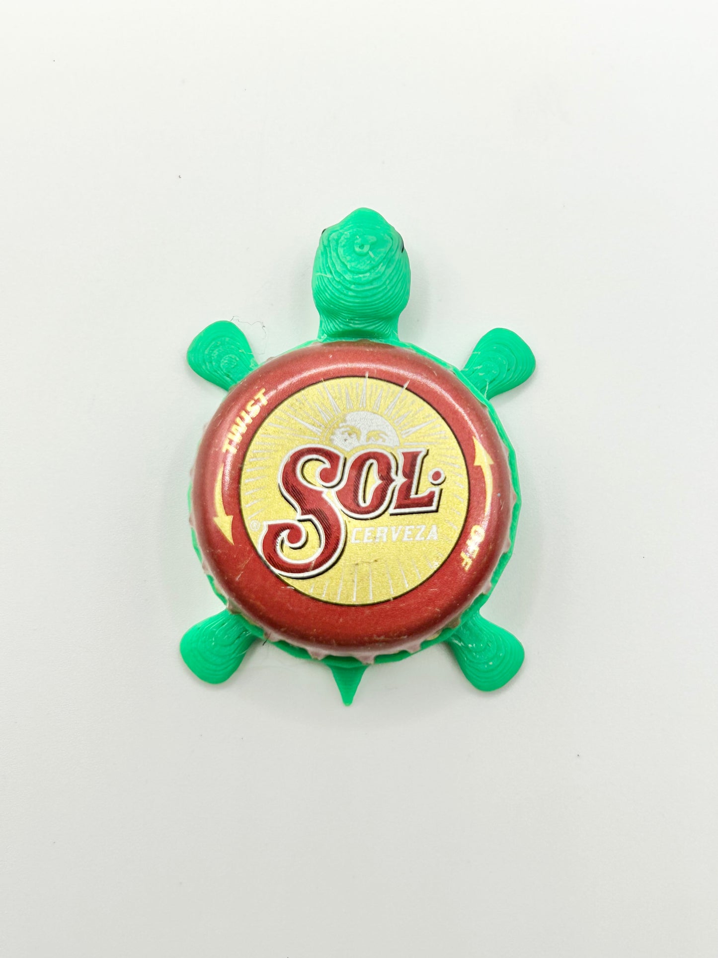 Sol Cerveza (Maroon Botder) - Bottle Cap Magnet Turtle