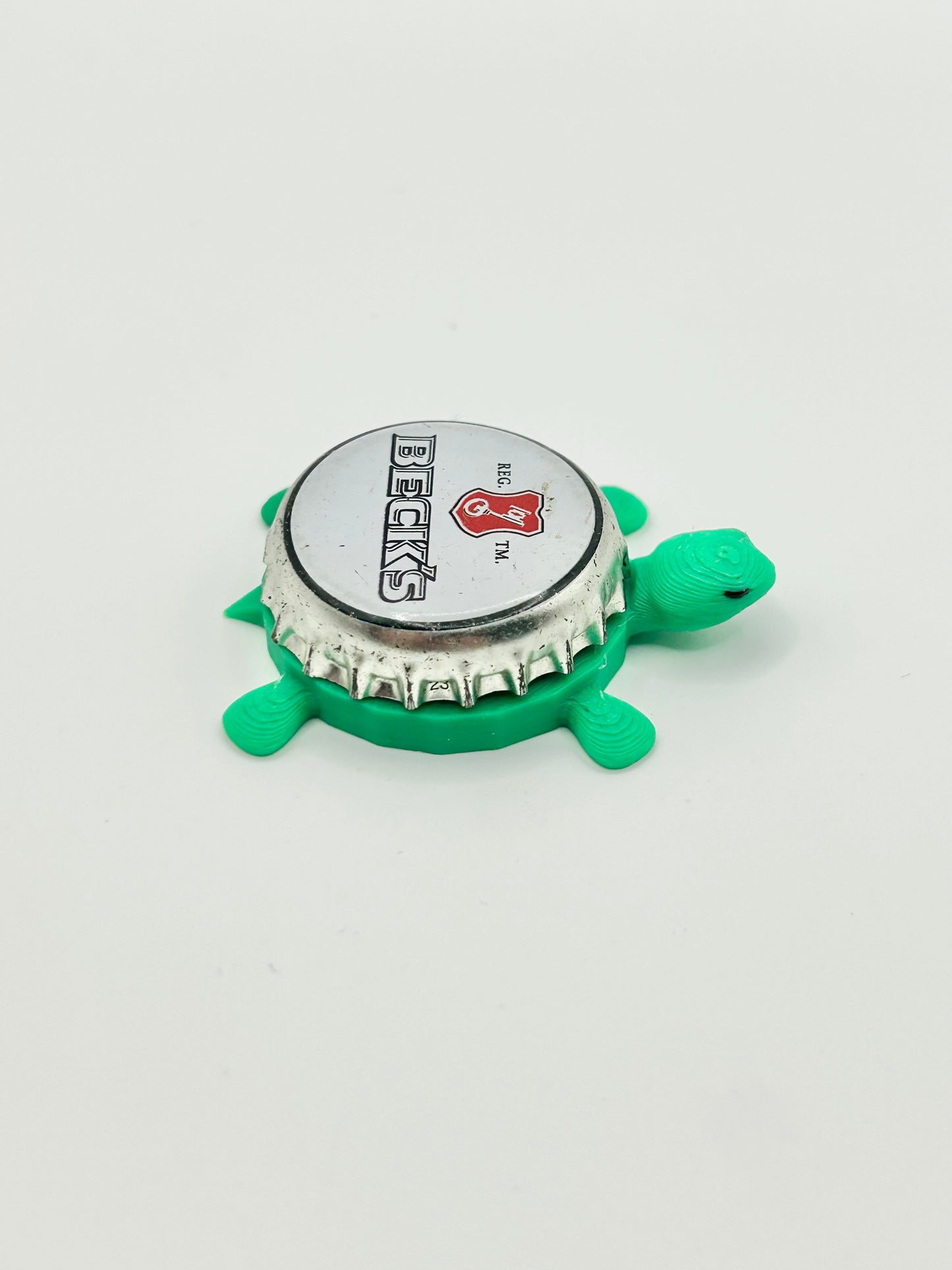 Beck’s Beer (White) - Bottle Cap Magnet Turtle
