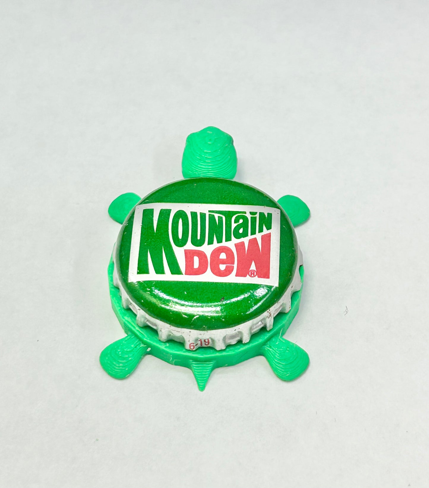 Mountain Dew (Vintage) - Bottle Cap Magnet Turtle