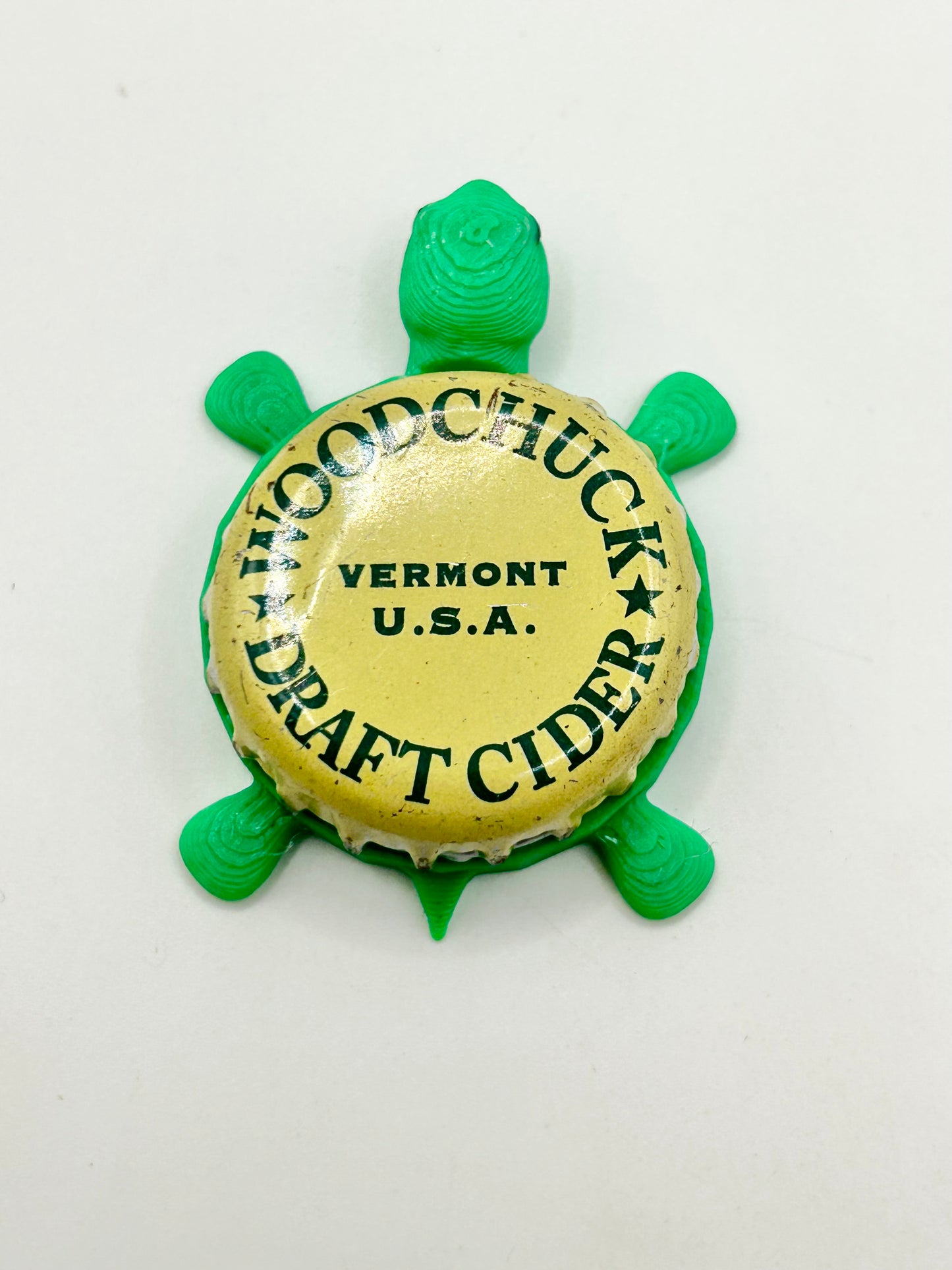 Woodchuck (Off White) - Bottle Cap Magnet Turtle