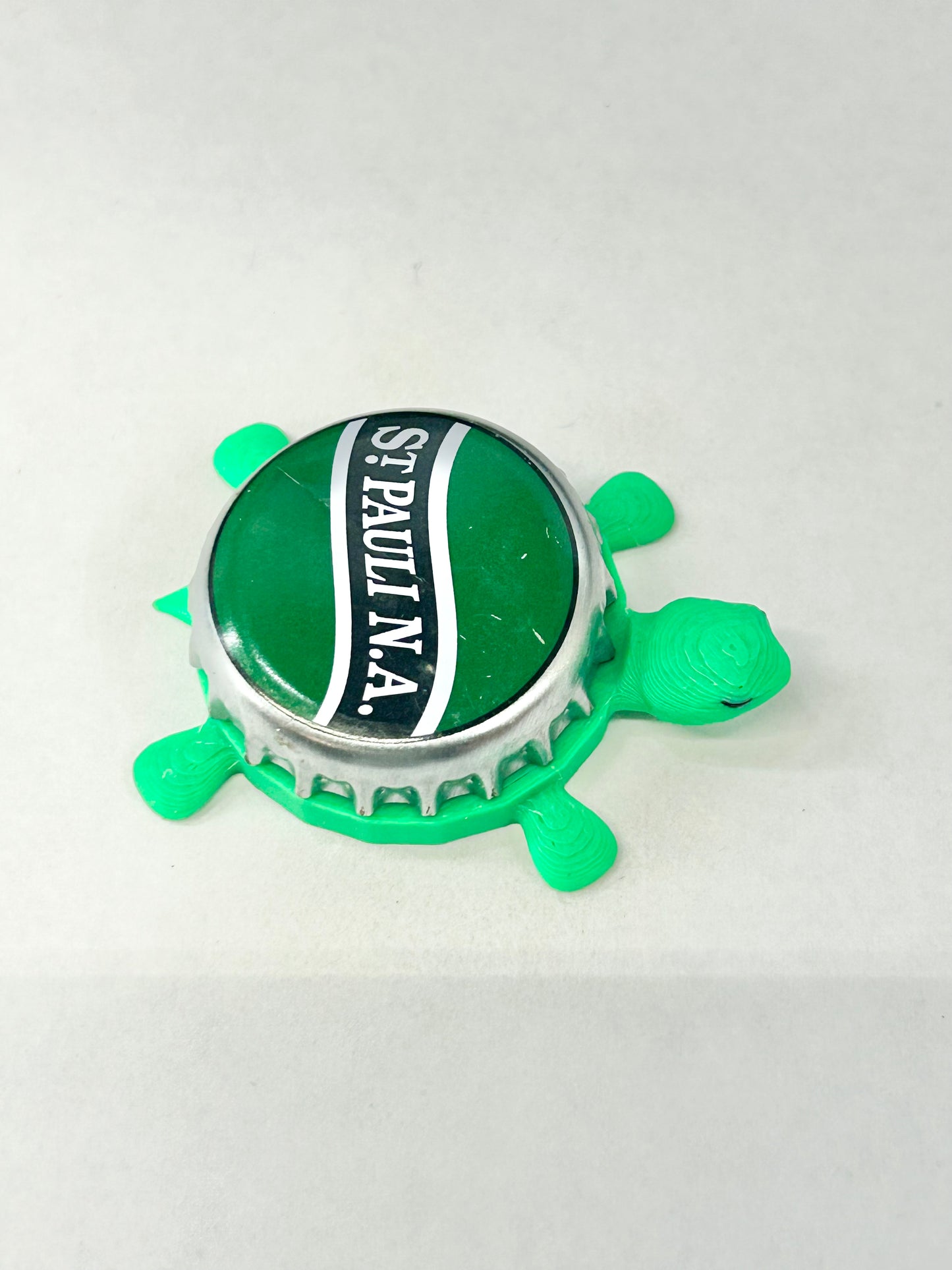 St Pauli Girl N.A. (Non-Alcoholic) - Bottle Cap Magnet Turtle