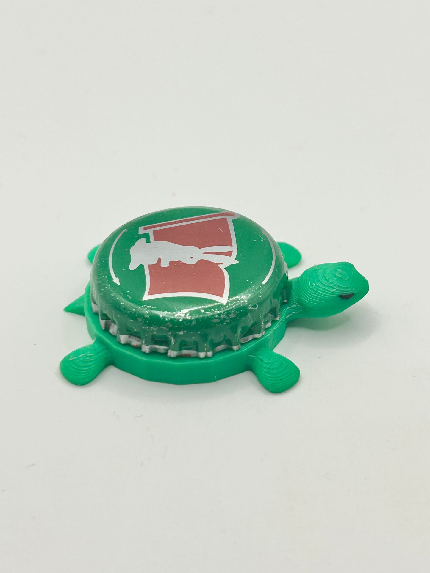 Molson Old Style Pilsner - Bottle Cap Magnet Turtle