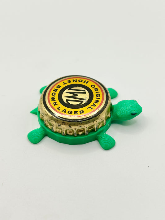 Dundee’s JWD Honey Brown Lager - Bottle Cap Magnet Turtle