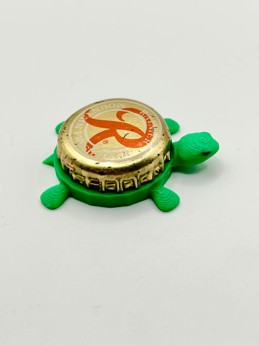 Rainier Mountain Fresh Beer - Bottle Cap Magnet Turtle