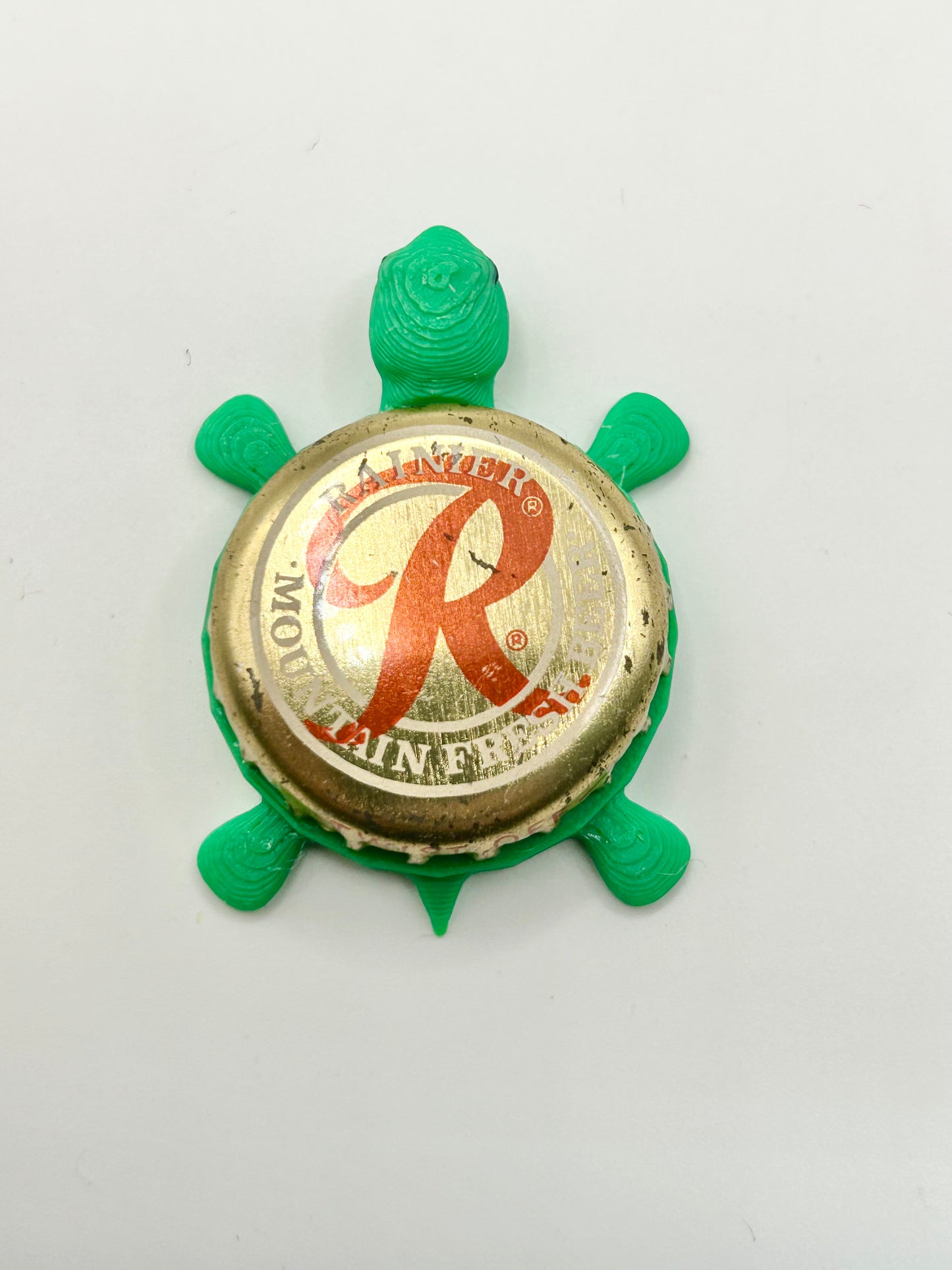 Rainier Mountain Fresh Beer - Bottle Cap Magnet Turtle