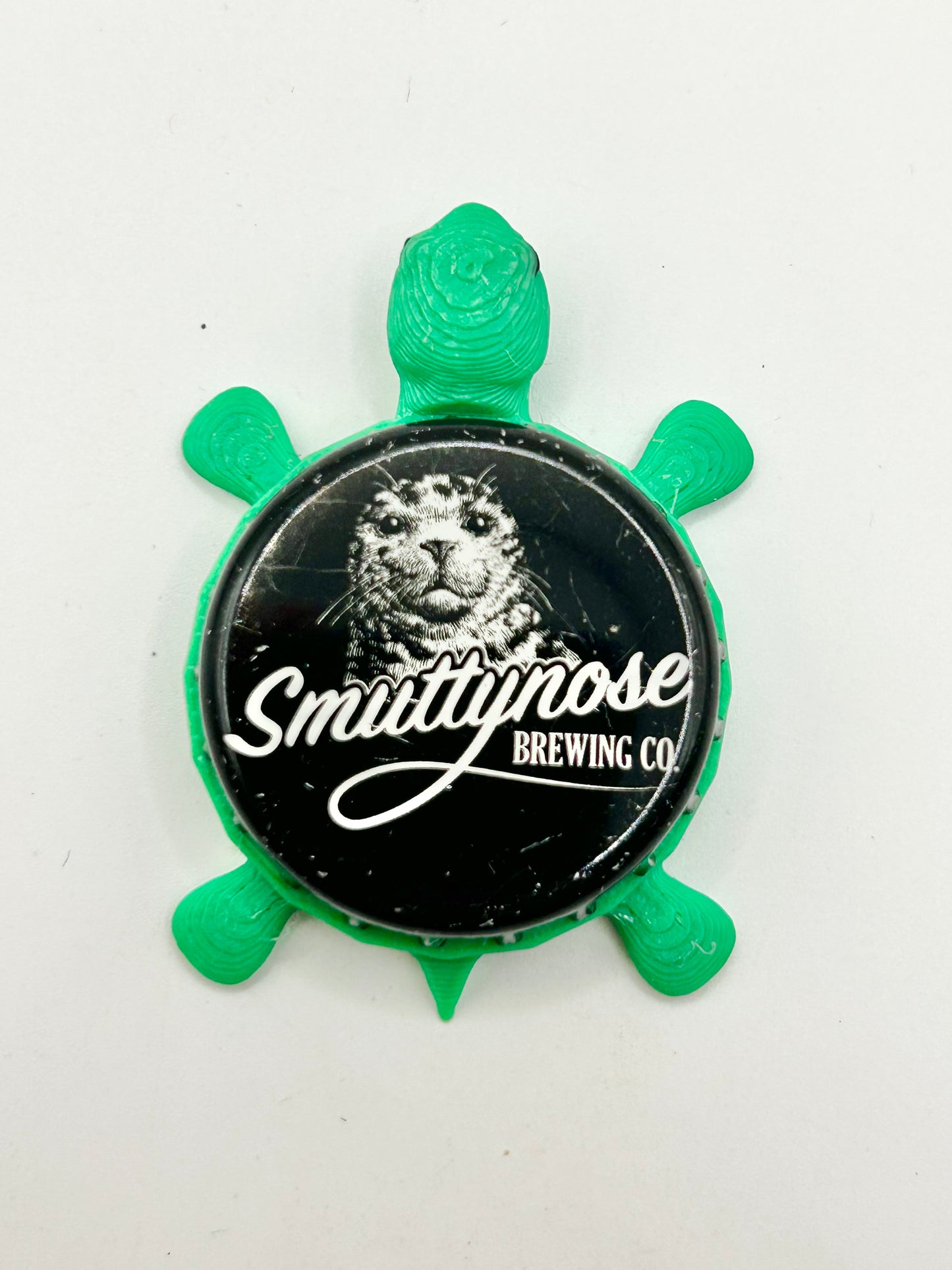Smuttynose Brewing (Black and White) - Bottle Cap Magnet Turtle