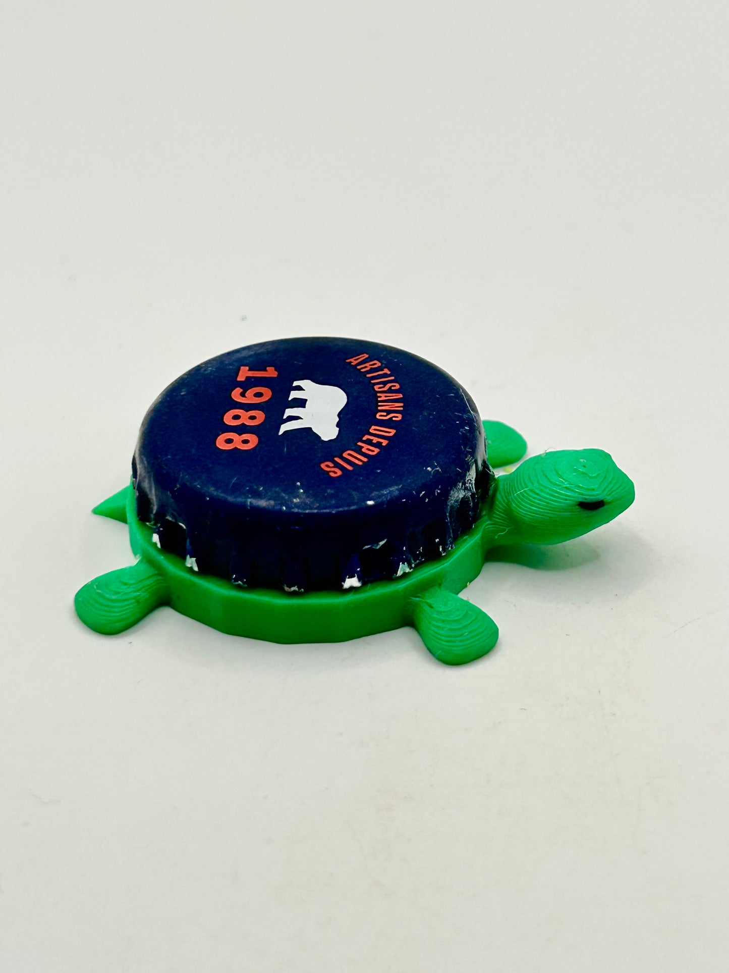 Artisans Depuis 1988 (Navy & Red) - Bottle Cap Magnet Turtle Shell Shocked Art