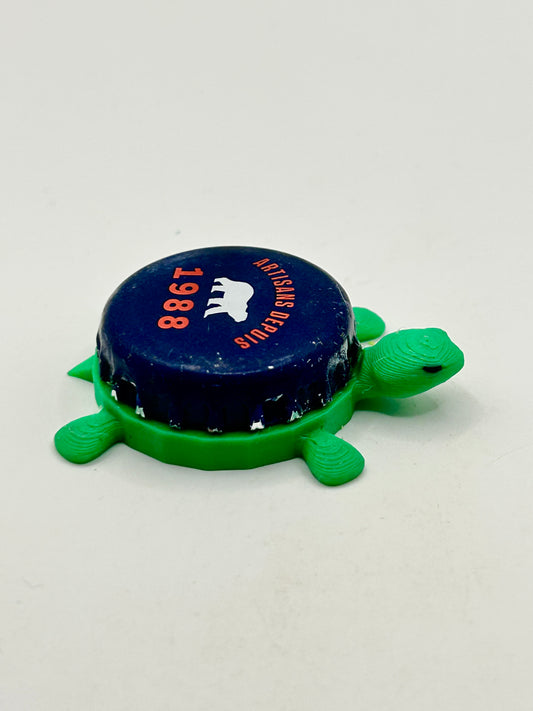 Artisans Depuis 1988 (Navy & Red) - Bottle Cap Magnet Turtle Shell Shocked Art