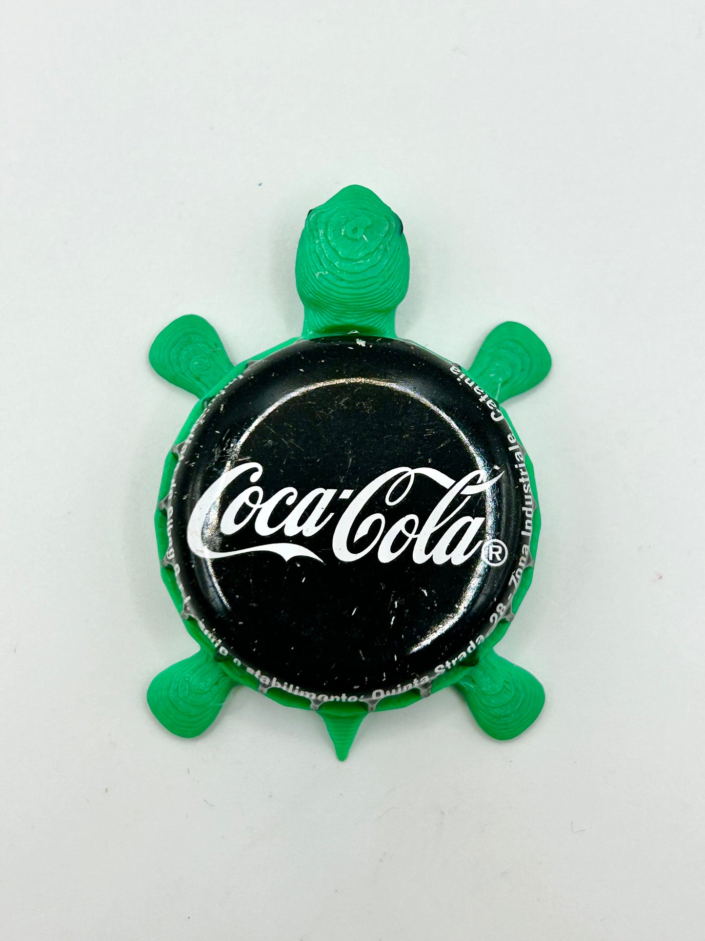 Coca Cola (Black) - Bottle Cap Magnet Turtle