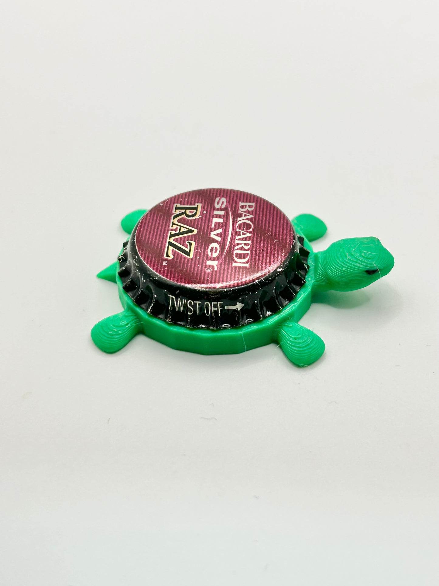 Bacardi Silver RAZ - Bottle Cap Magnet Turtle