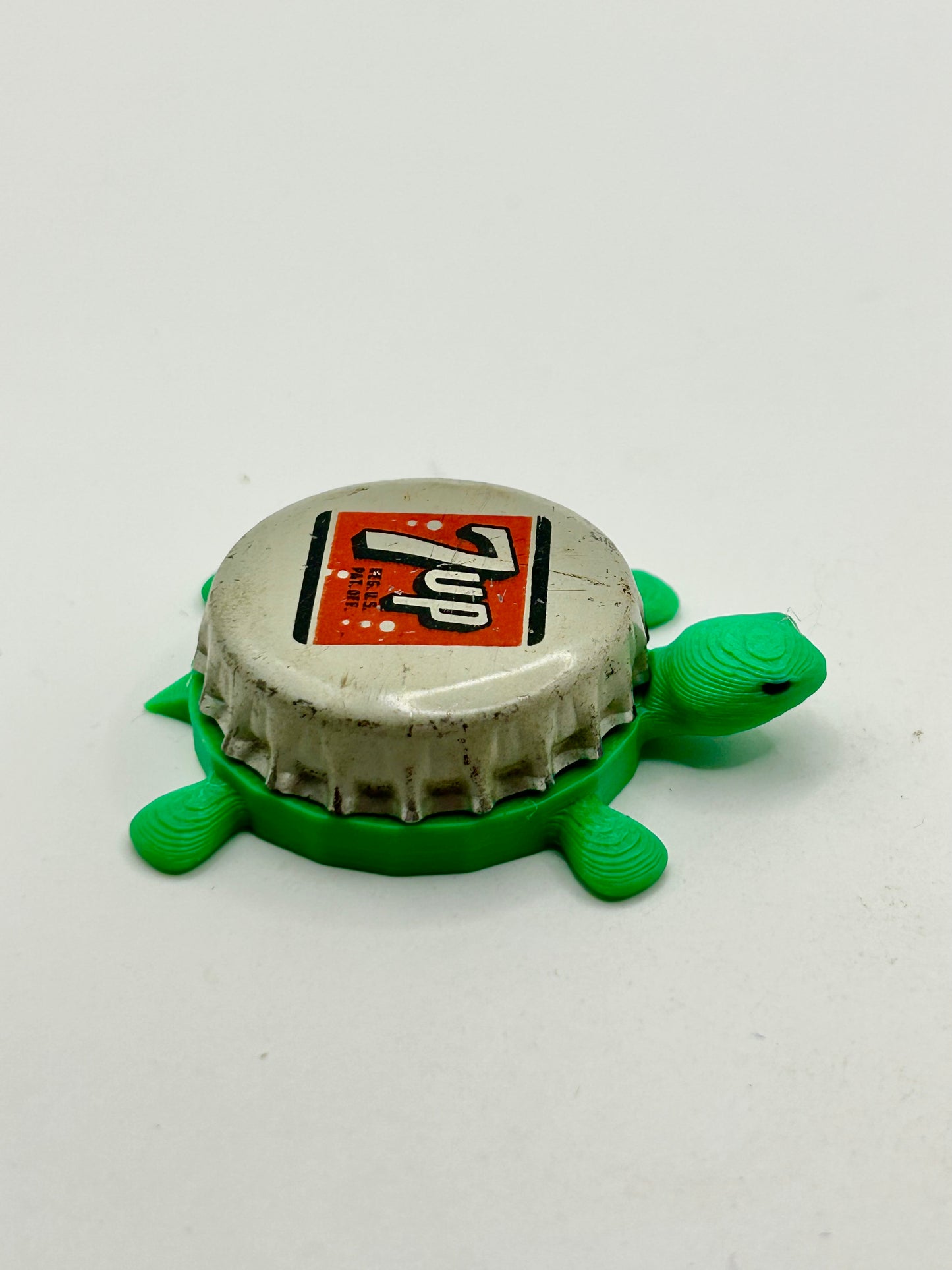 7UP (Vintage, White) - Bottle Cap Magnet Turtle Shell Shocked Art