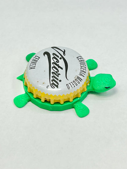 Victoria (Modelo) - Bottle Cap Magnet Turtle Shell Shocked Art