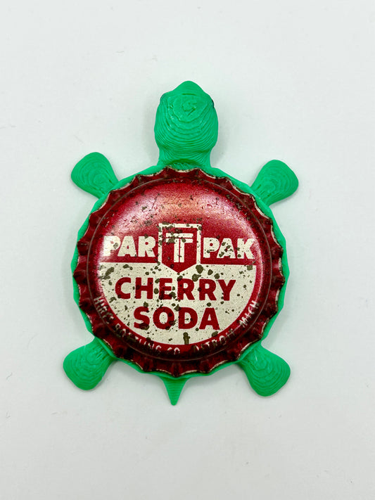 Par T Pak Cherry Soda (Vintage) - Bottle Cap Magnet Turtle