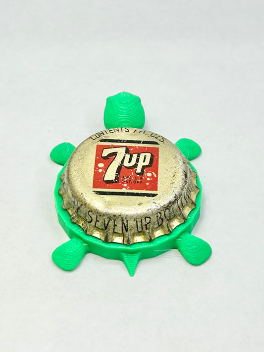 7UP (Vintage) - Bottle Cap Magnet Turtle