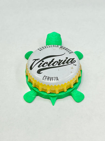Victoria (Modelo) - Bottle Cap Magnet Turtle Shell Shocked Art