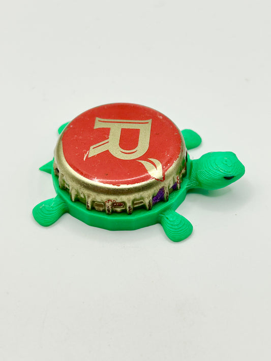Redd’s Hard Cider Apple Ale (Vintage R) - Bottle Cap Magnet Turtle