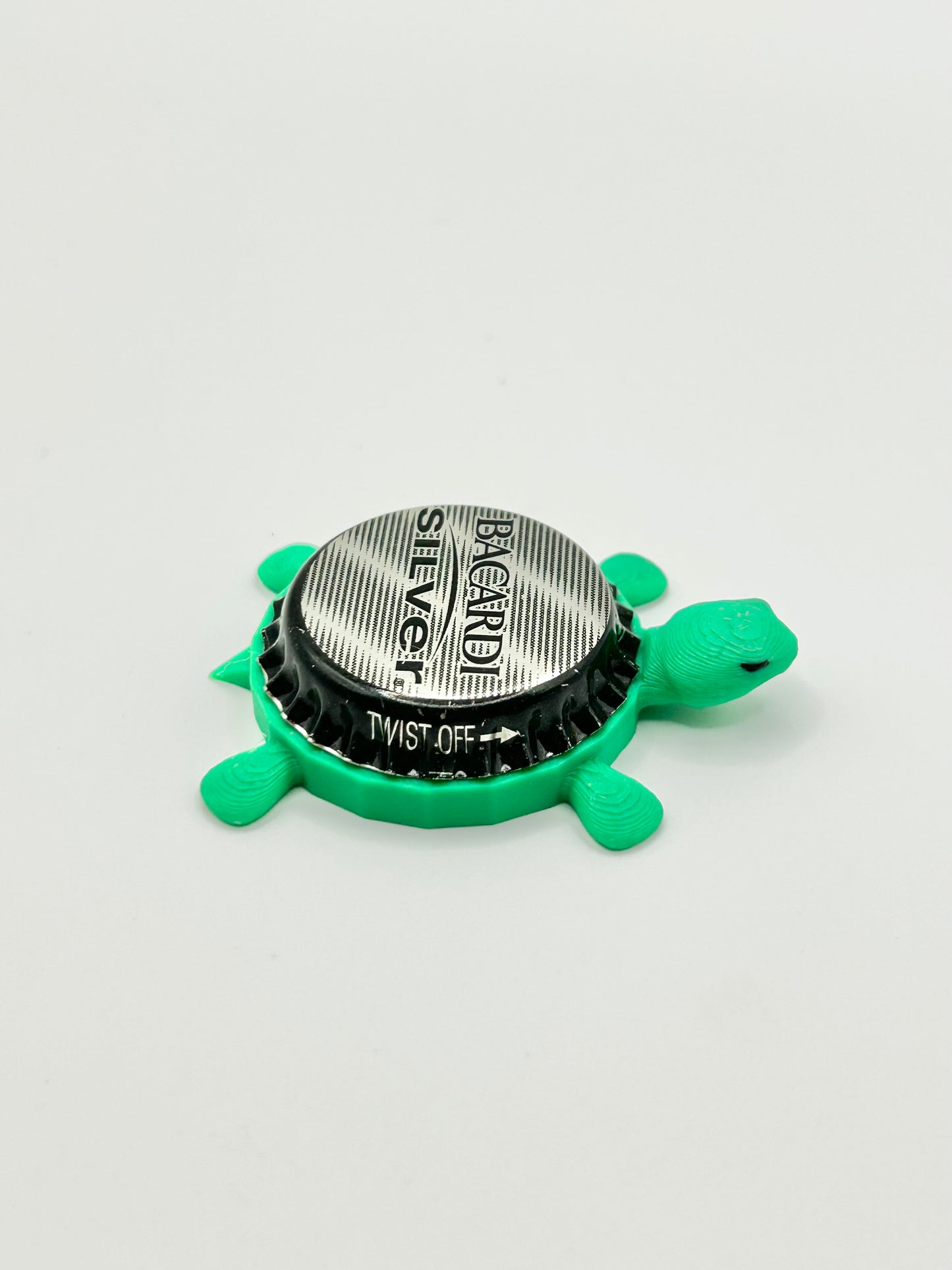 Bacardi Silver - Bottle Cap Magnet Turtle