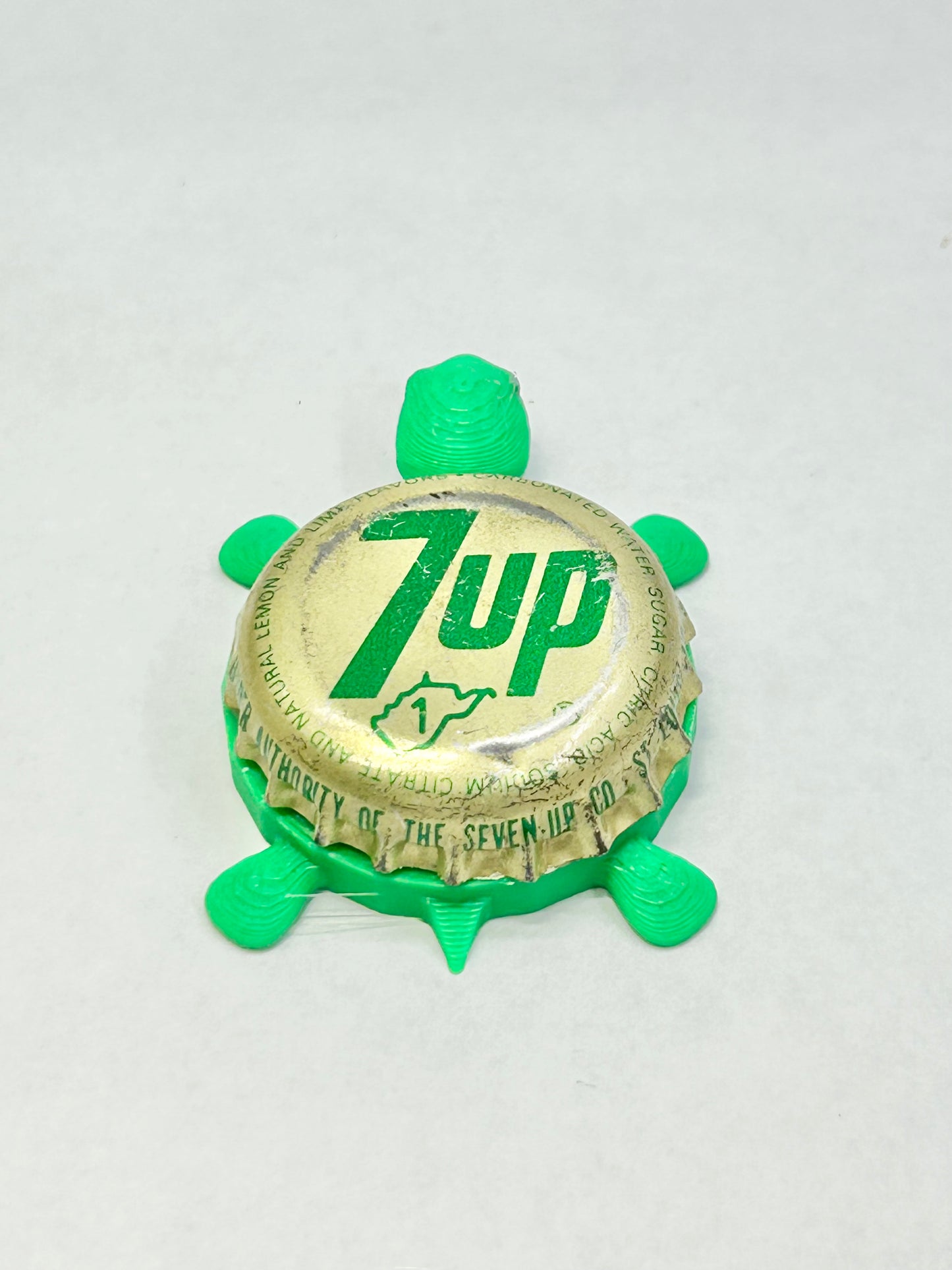 7UP (Vintage - Green Text) - Bottle Cap Magnet Turtle
