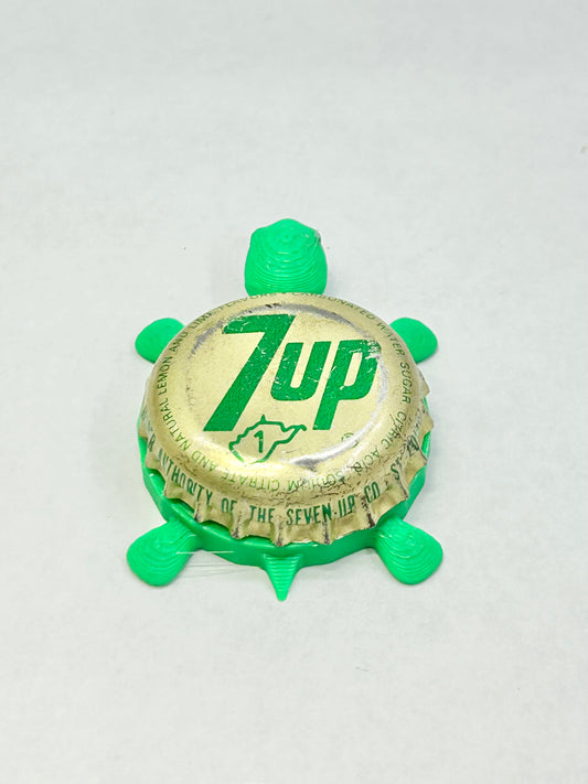 7UP (Vintage - Green Text) - Bottle Cap Magnet Turtle