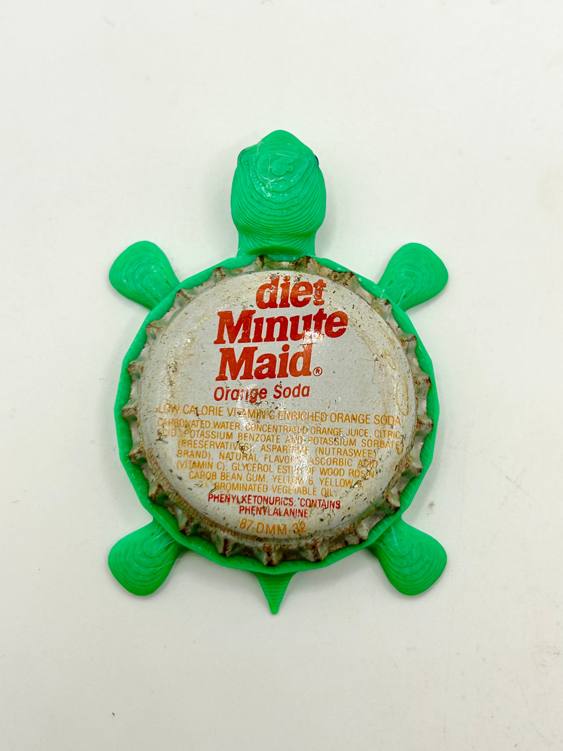 Diet Minute Maid (Vintage) - Bottle Cap Magnet Turtle Shell Shocked Art