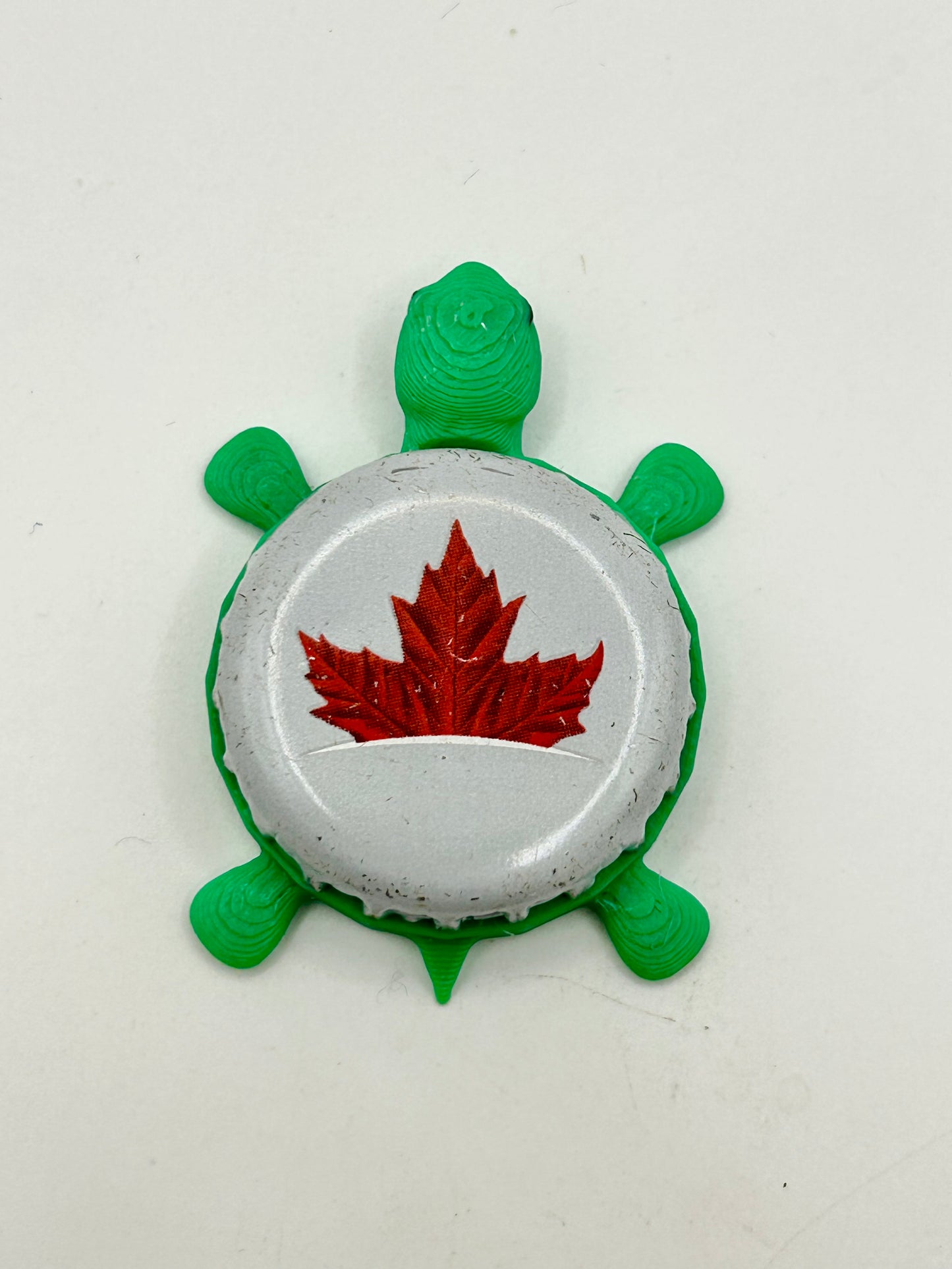 Molson Canadian Lager (Leaf, White) - Bottle Cap Magnet Turtle