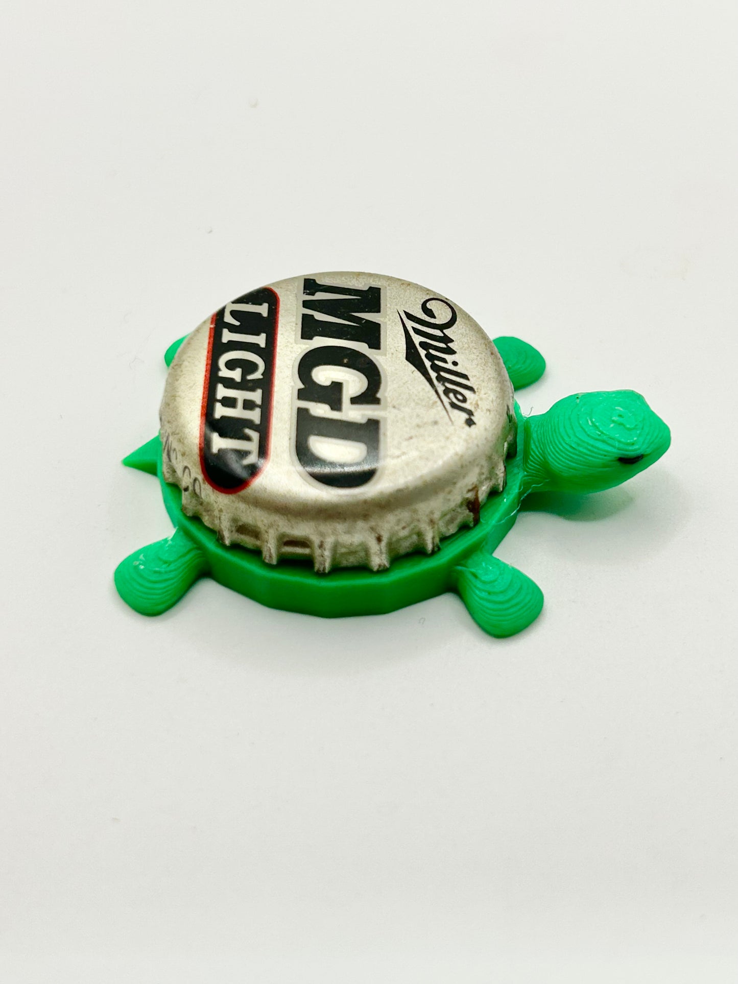 MGD Miller Genuine Draft Light (Vintage Design 1) - Bottle Cap Magnet Turtle