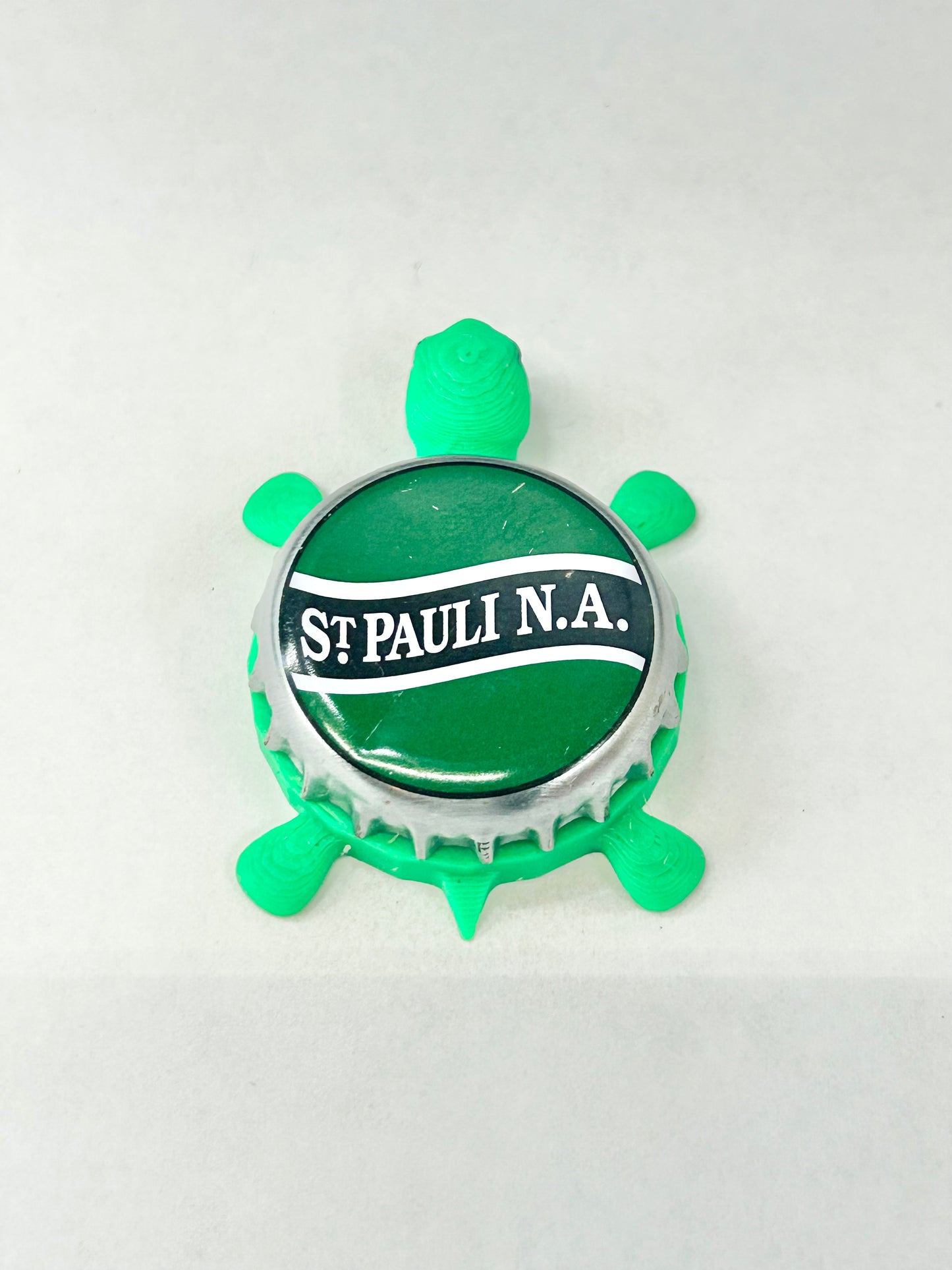 St Pauli Girl N.A. (Non-Alcoholic) - Bottle Cap Magnet Turtle
