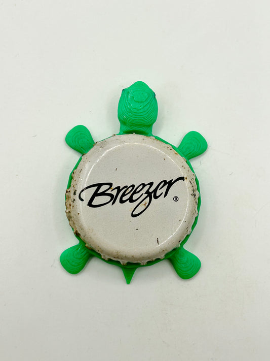 Bacardi Breezer (White) - Bottle Cap Magnet Turtle